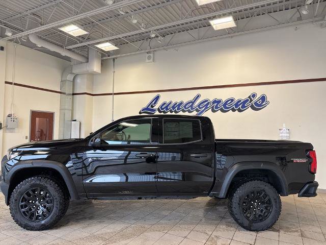 Used 2024 Chevrolet Colorado Trail Boss w/ Technology Package AWD/4WD image 2