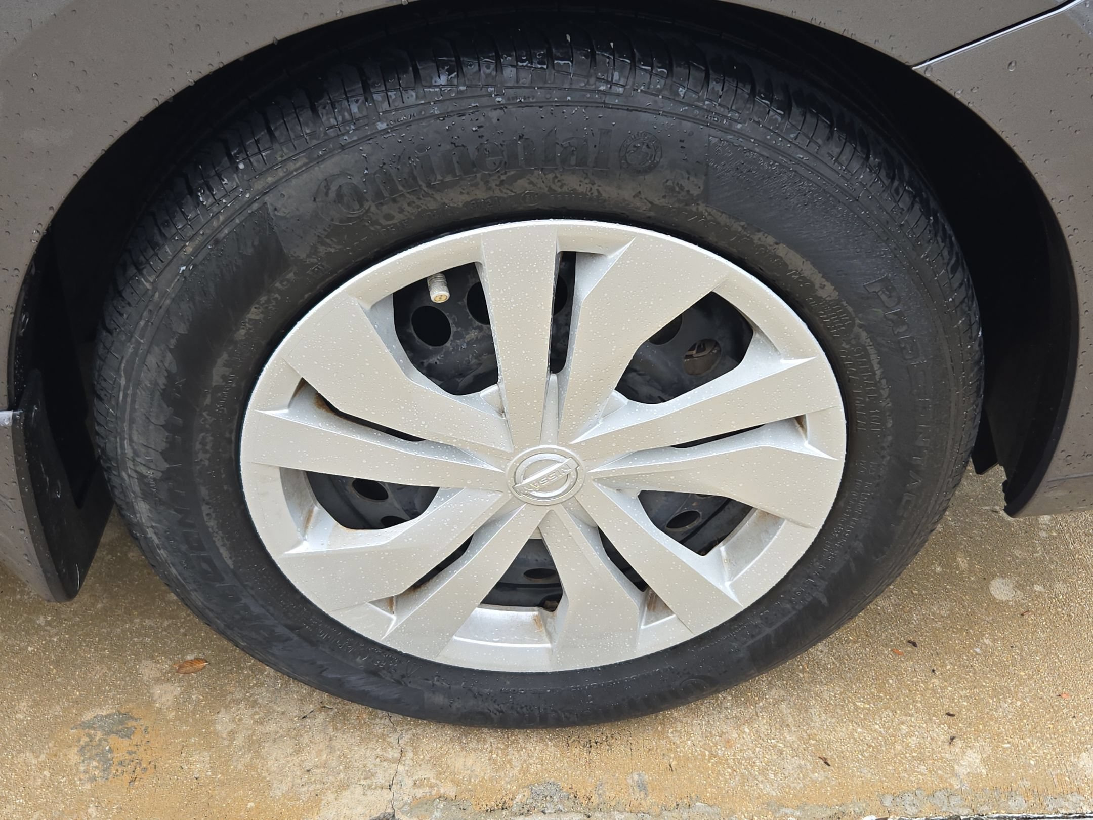 Used 2021 Nissan Versa S FWD image 31