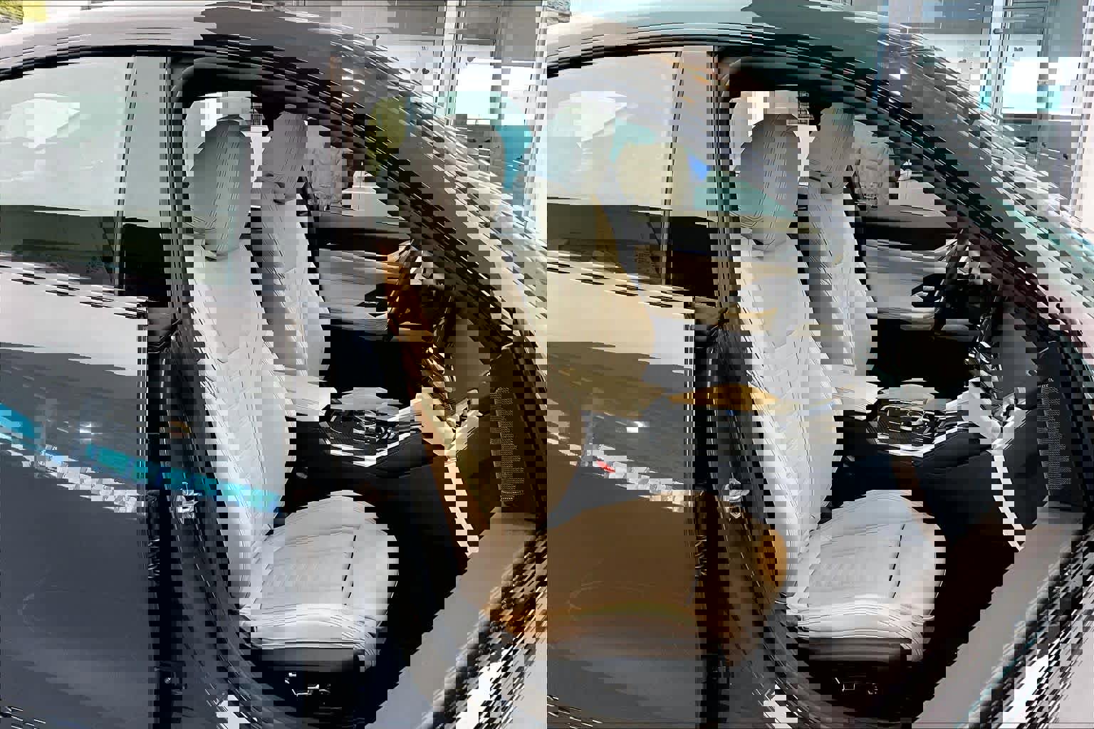 Used 2025 BMW i4 M50 w/ Premium Package image 9