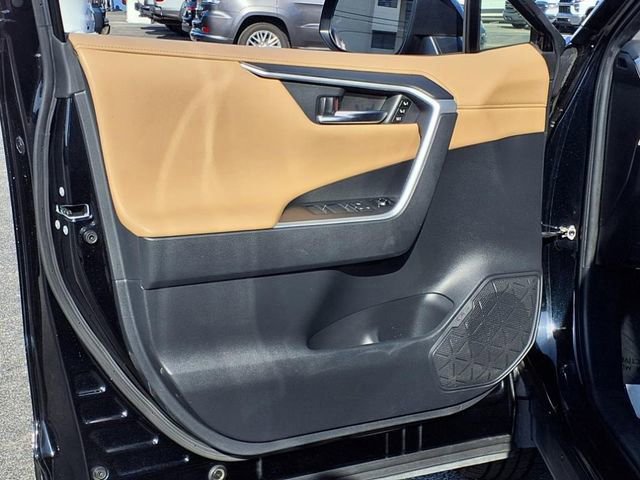 Used 2020 Toyota RAV4 Limited image 9