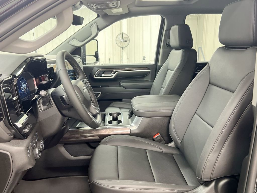 Used 2025 Chevrolet Silverado 2500 LTZ w/ LTZ Plus Package image 19