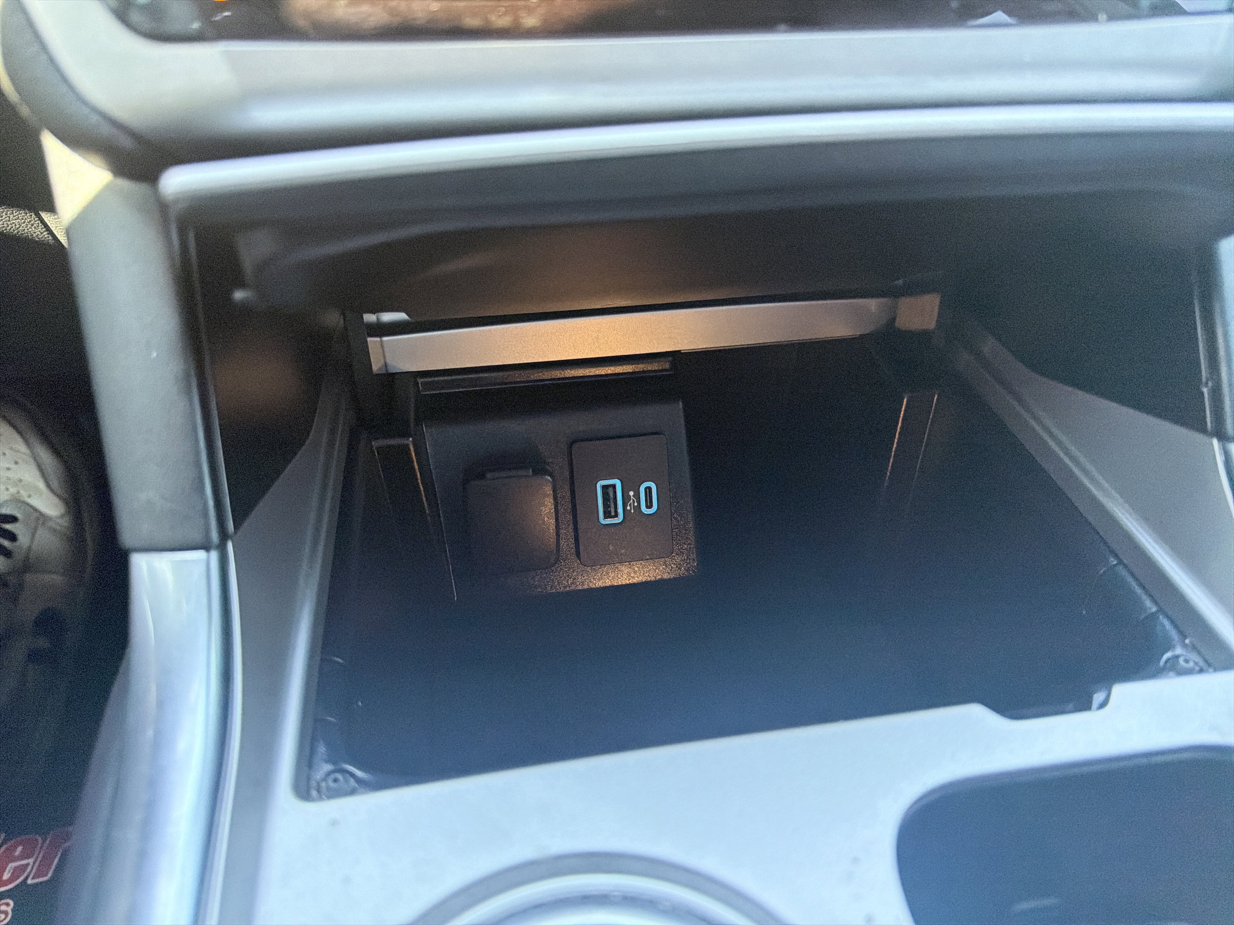 Used 2023 Ford Explorer XLT w/ Equipment Group 202A image 32