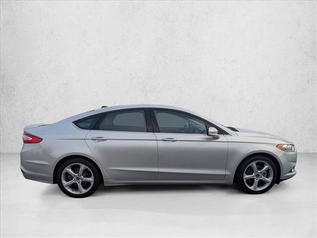 Used 2016 Ford Fusion SE w/ Equipment Group 201A FWD image 4