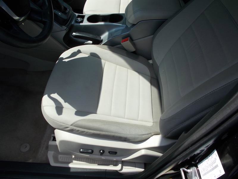 Used 2015 Ford Escape SE FWD image 25