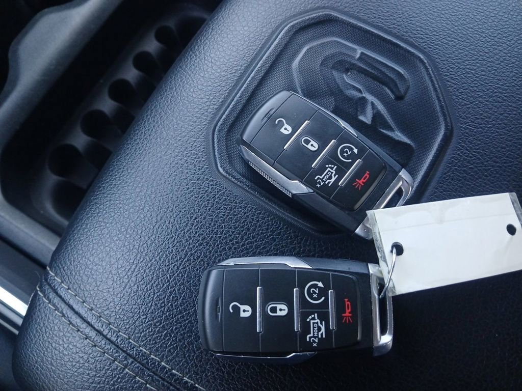 Used 2025 RAM 1500 Laramie image 32