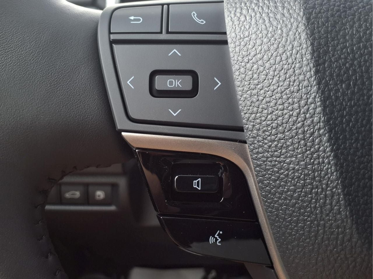 Used 2026 Toyota Camry LE w/ Convenience Package FWD image 22