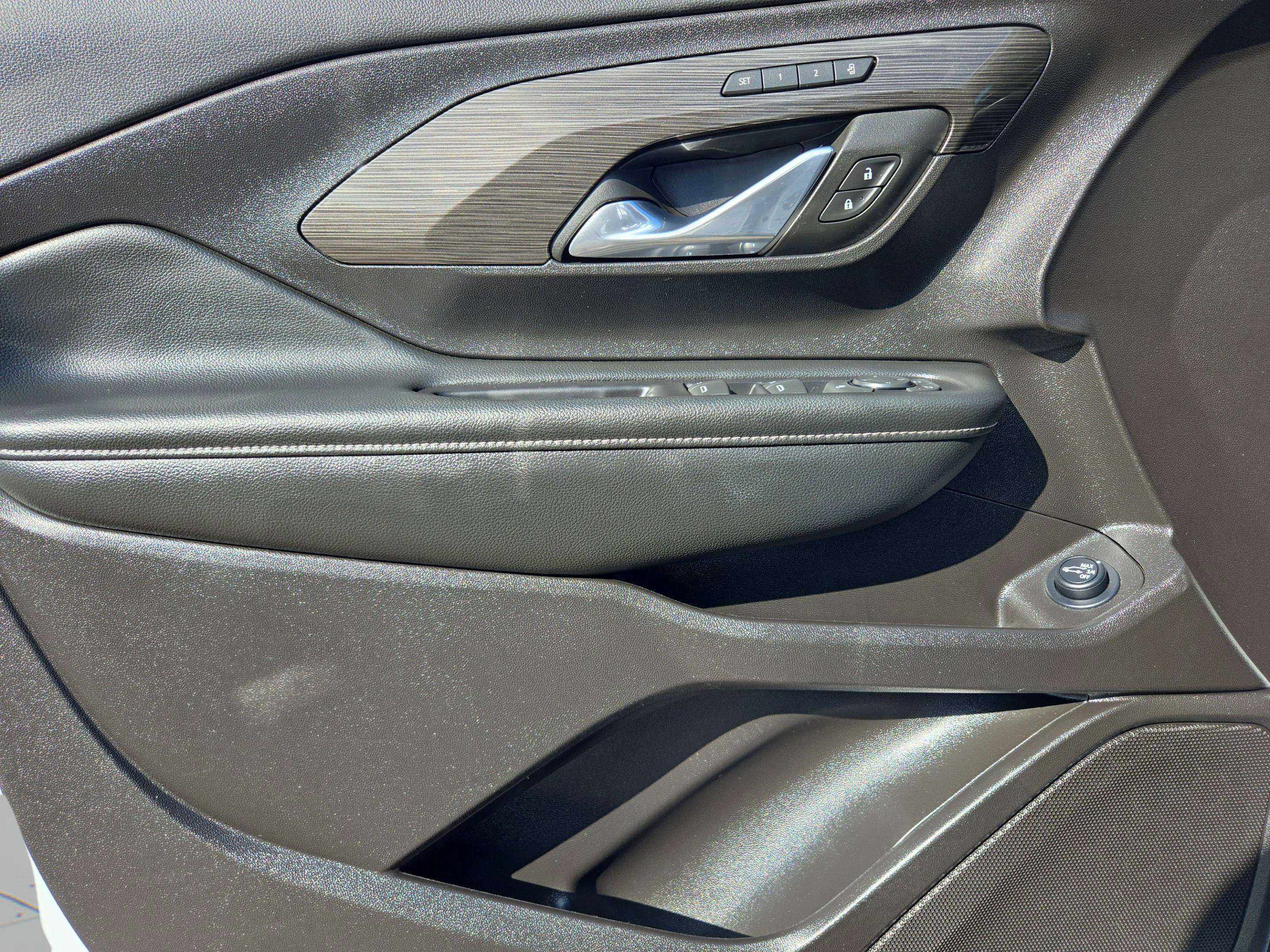 Used 2024 GMC Terrain SLT image 16