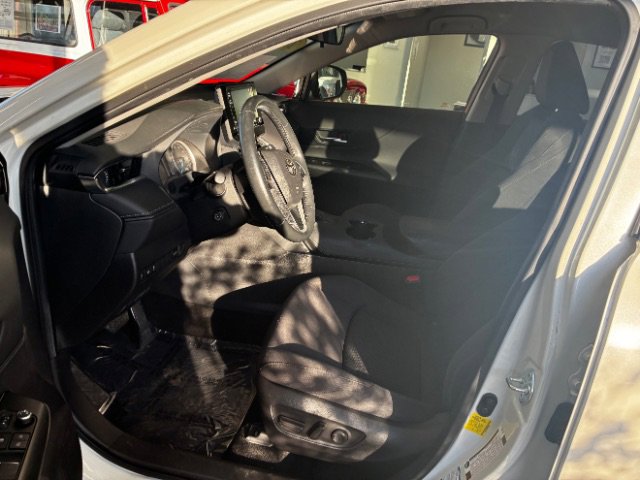 Used 2021 Toyota Venza LE w/ Carpet Mat Package (TMS) image 17