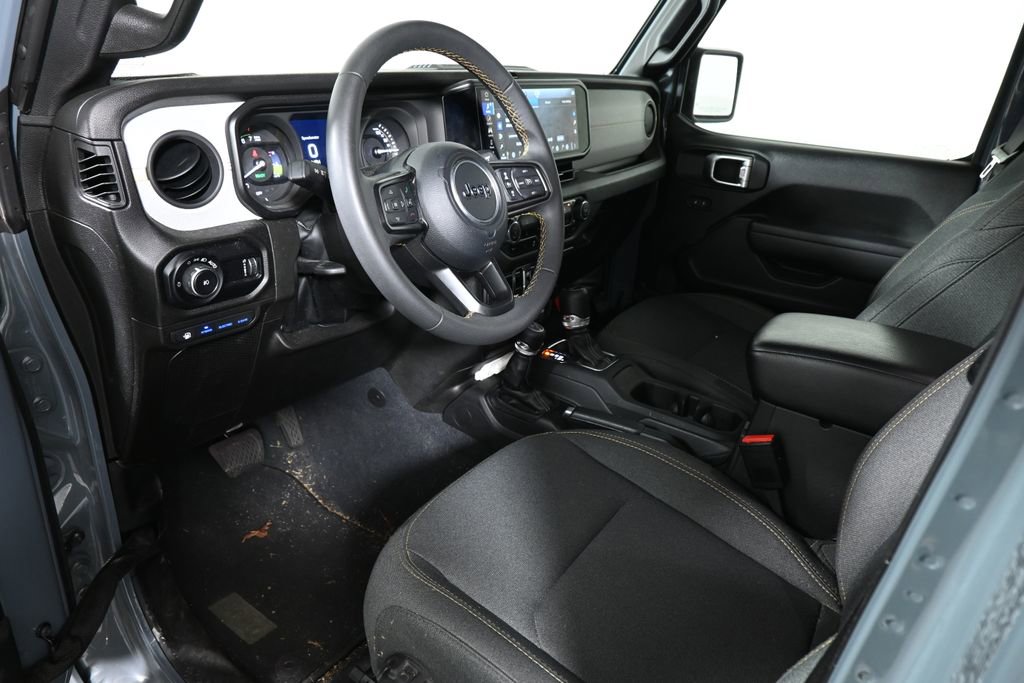 Used 2024 Jeep Wrangler Unlimited w/ Technology Group image 4