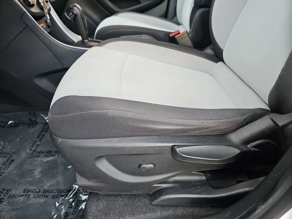 Used 2020 Chevrolet Trax LS image 16