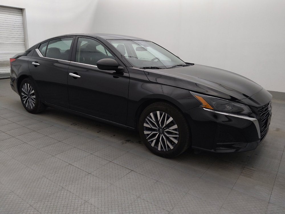Used 2025 Nissan Altima 2.5 SV FWD image 11