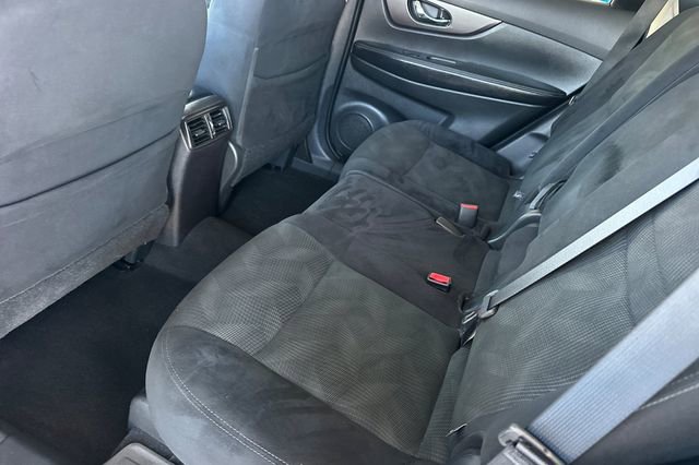 Used 2016 Nissan Rogue SV w/ SV Premium Package image 13