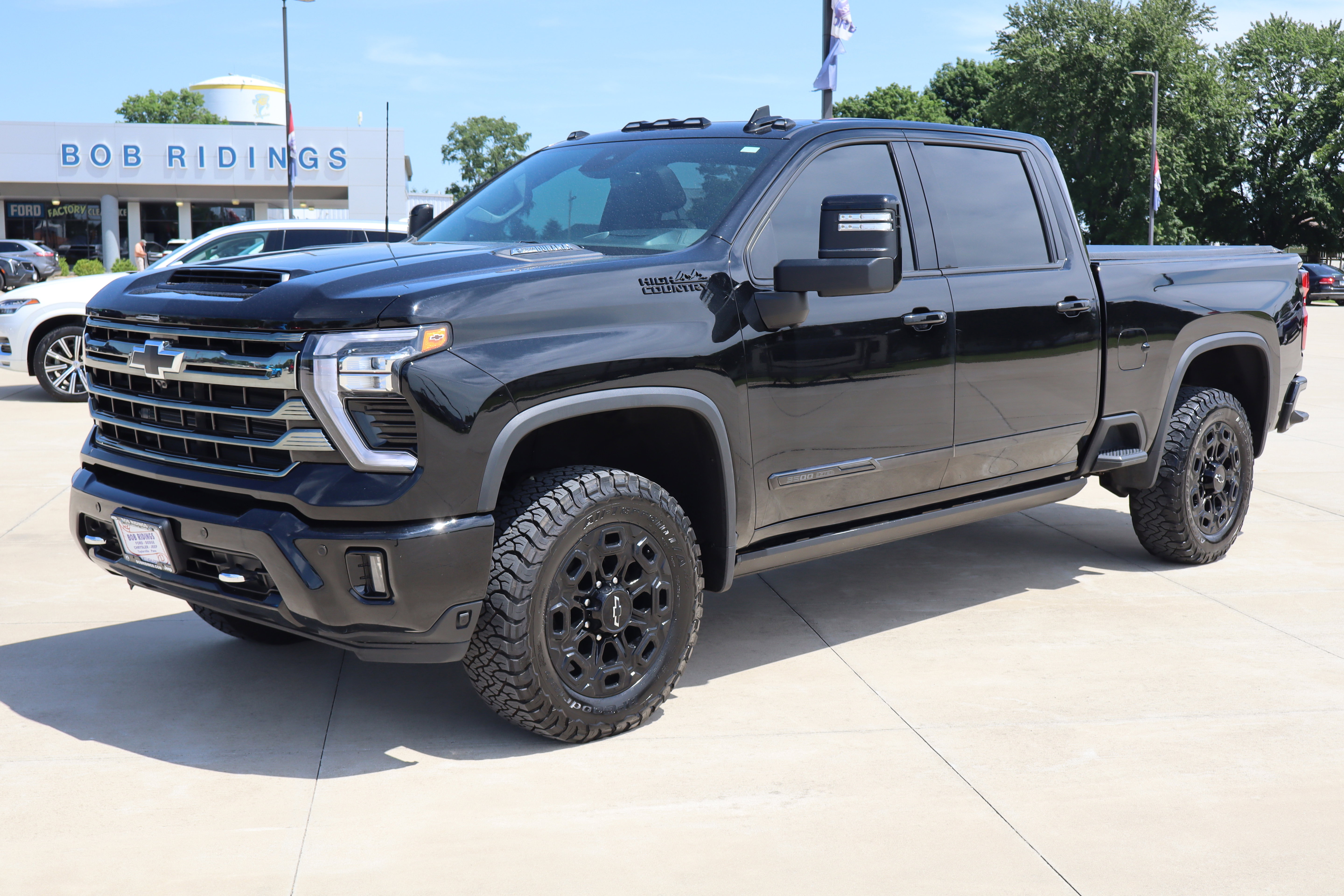 Used 2024 Chevrolet Silverado 3500 High Country w/ High Country Premium Package AWD/4WD image 2