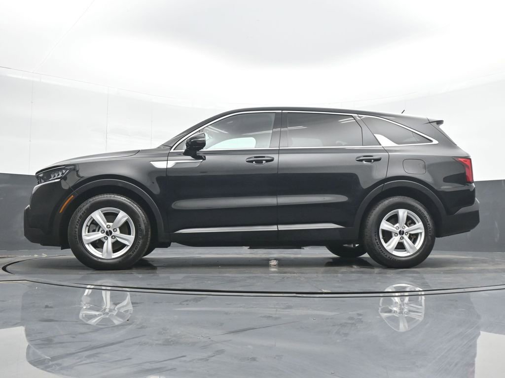 Used 2023 Kia Sorento LX image 17