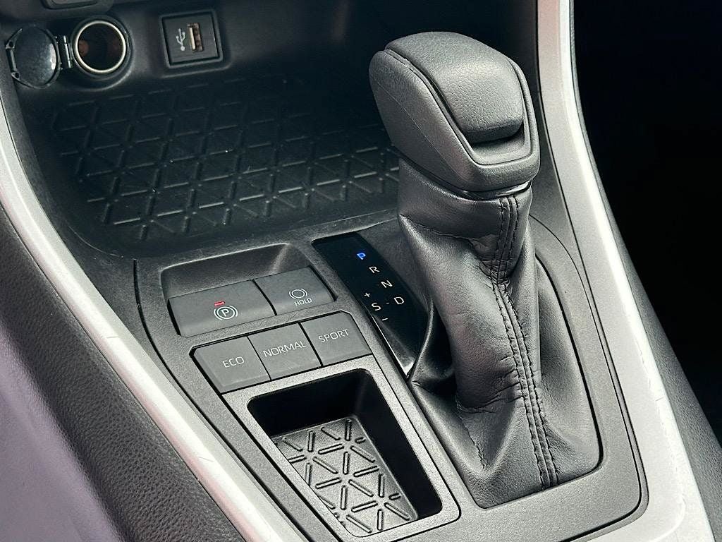 Certified 2025 Toyota RAV4 XLE FWD image 24
