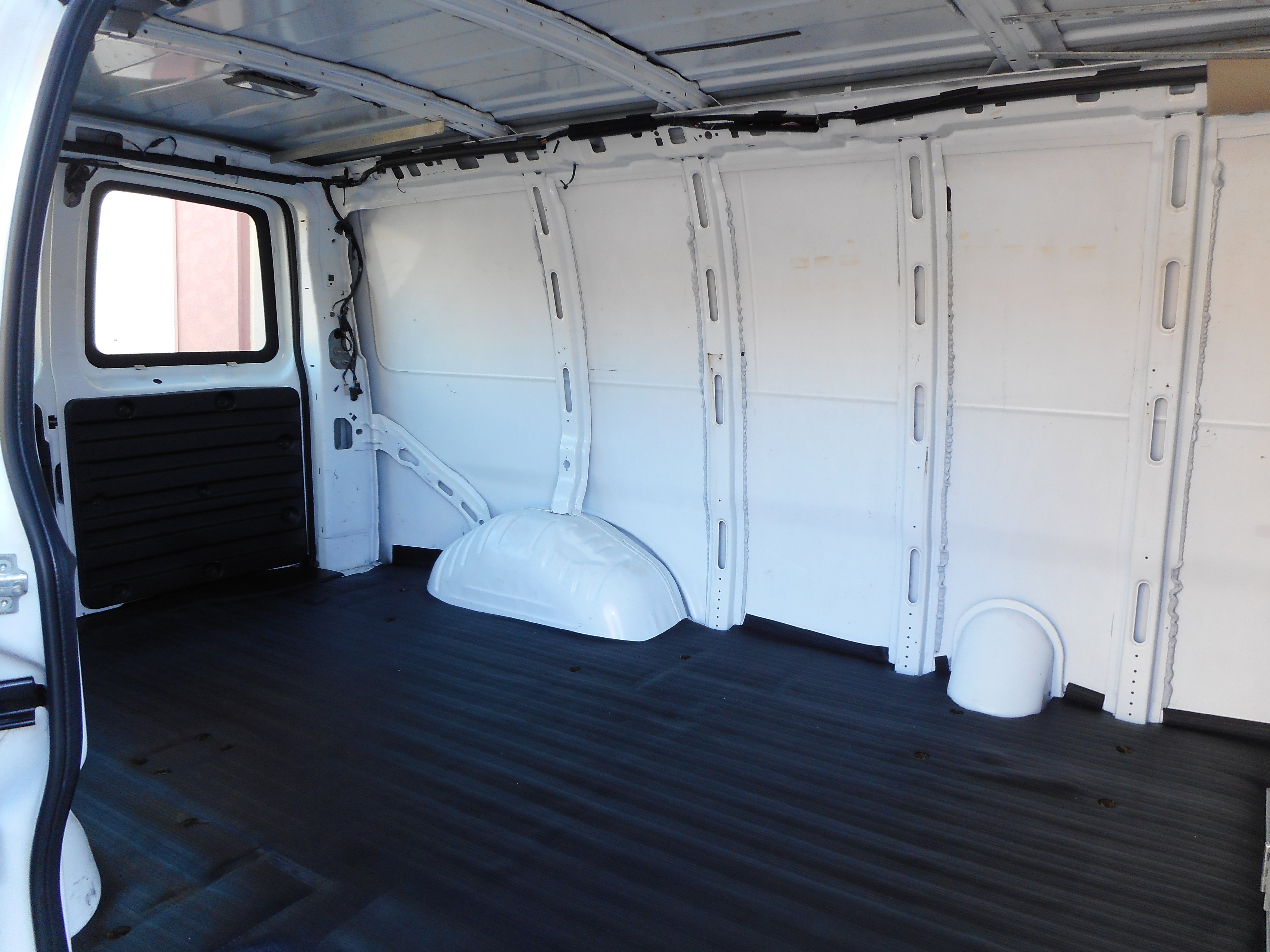 Used 2006 Chevrolet Express 2500 w/ Power and Light Package image 16