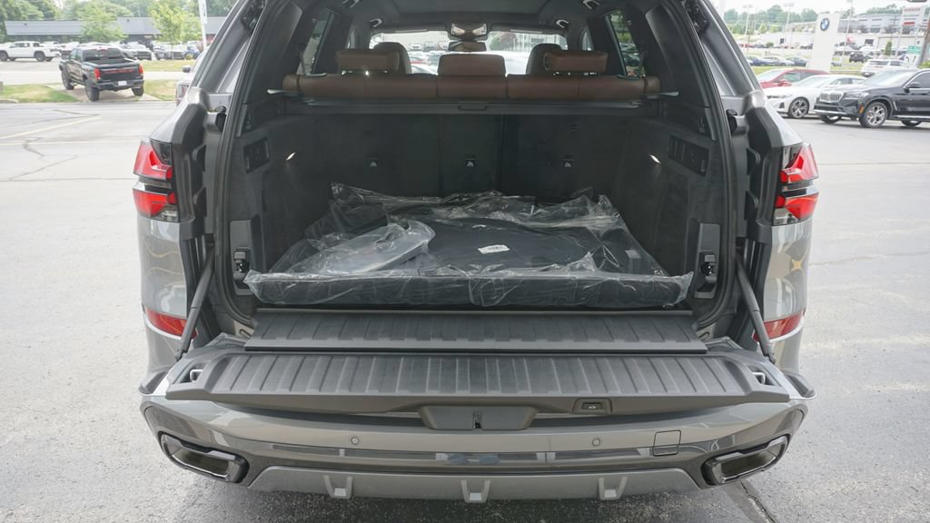 New 2026 BMW X5 xDrive40i w/ M Sport Package AWD/4WD image 7
