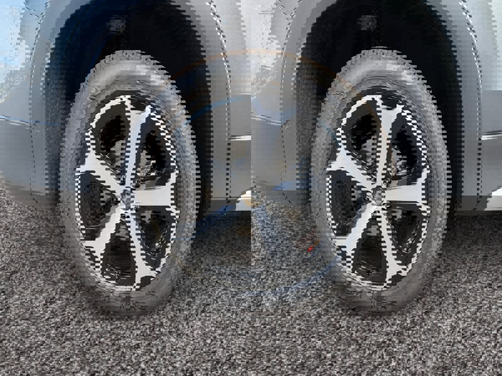 New 2025 Volkswagen Tiguan SE image 14