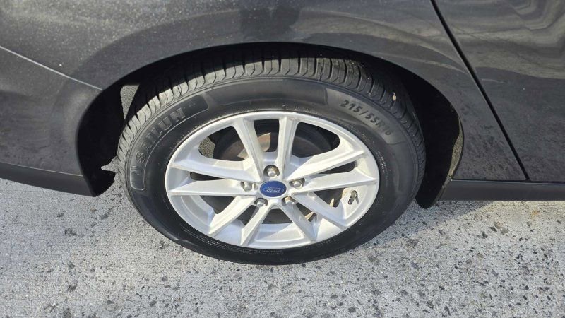 Used 2017 Ford Focus SE w/ Interior Protection Package image 11