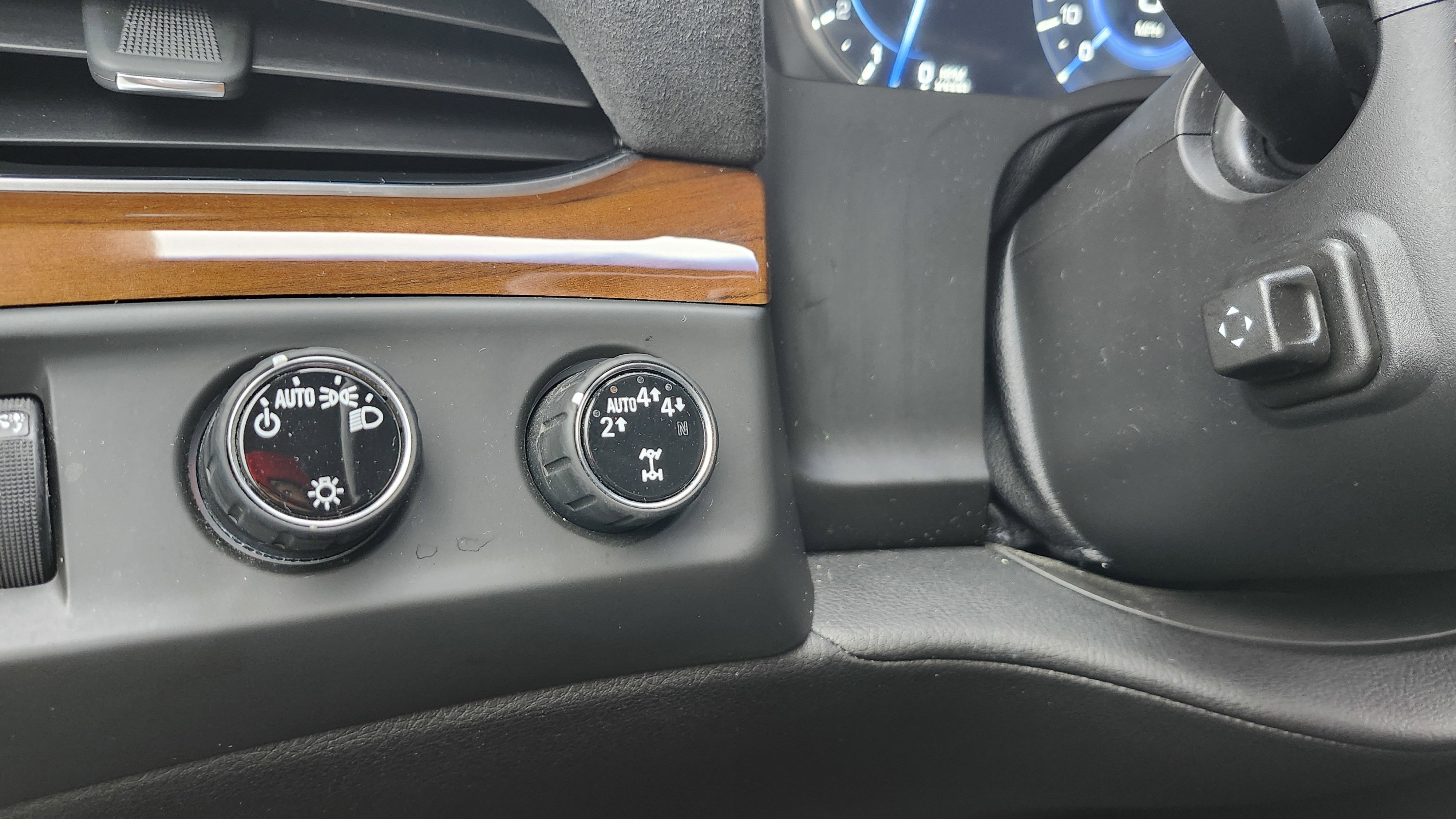 Used 2018 Cadillac Escalade Luxury image 36