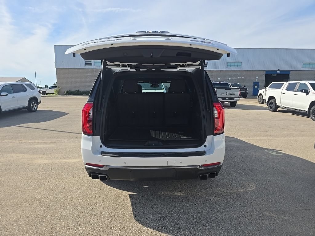 Used 2025 GMC Yukon XL AT4 w/ LPO, Floor Liner Package AWD/4WD image 6