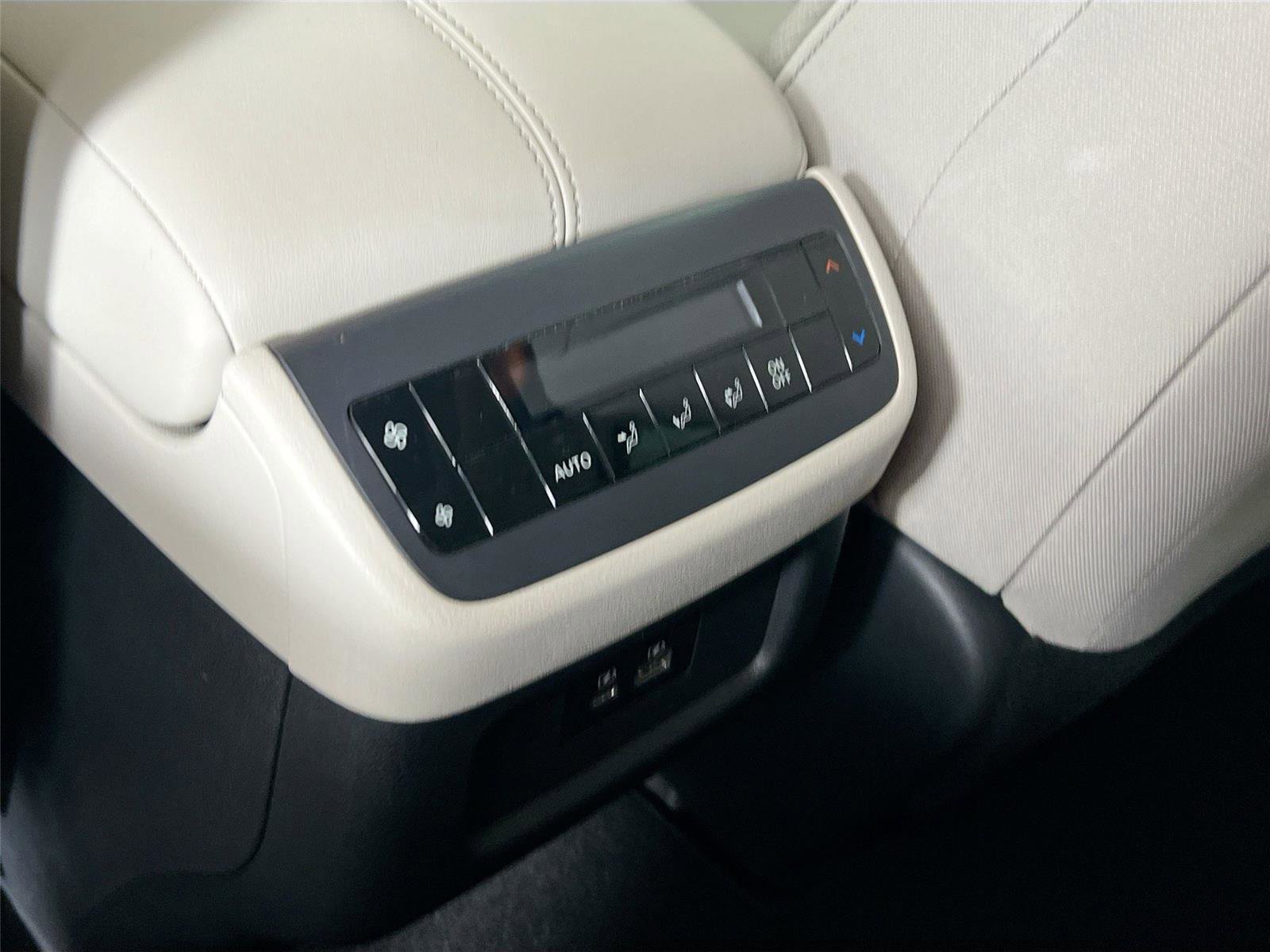 Used 2022 Nissan Pathfinder SV w/ SV Premium Package image 24