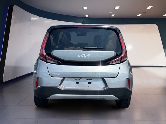 Certified 2025 Kia Soul LX w/ LX Technology Package FWD image 4
