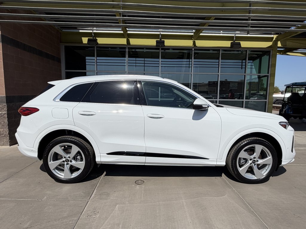 Used 2025 Audi Q5 Premium Plus w/ Premium Plus AWD/4WD image 9