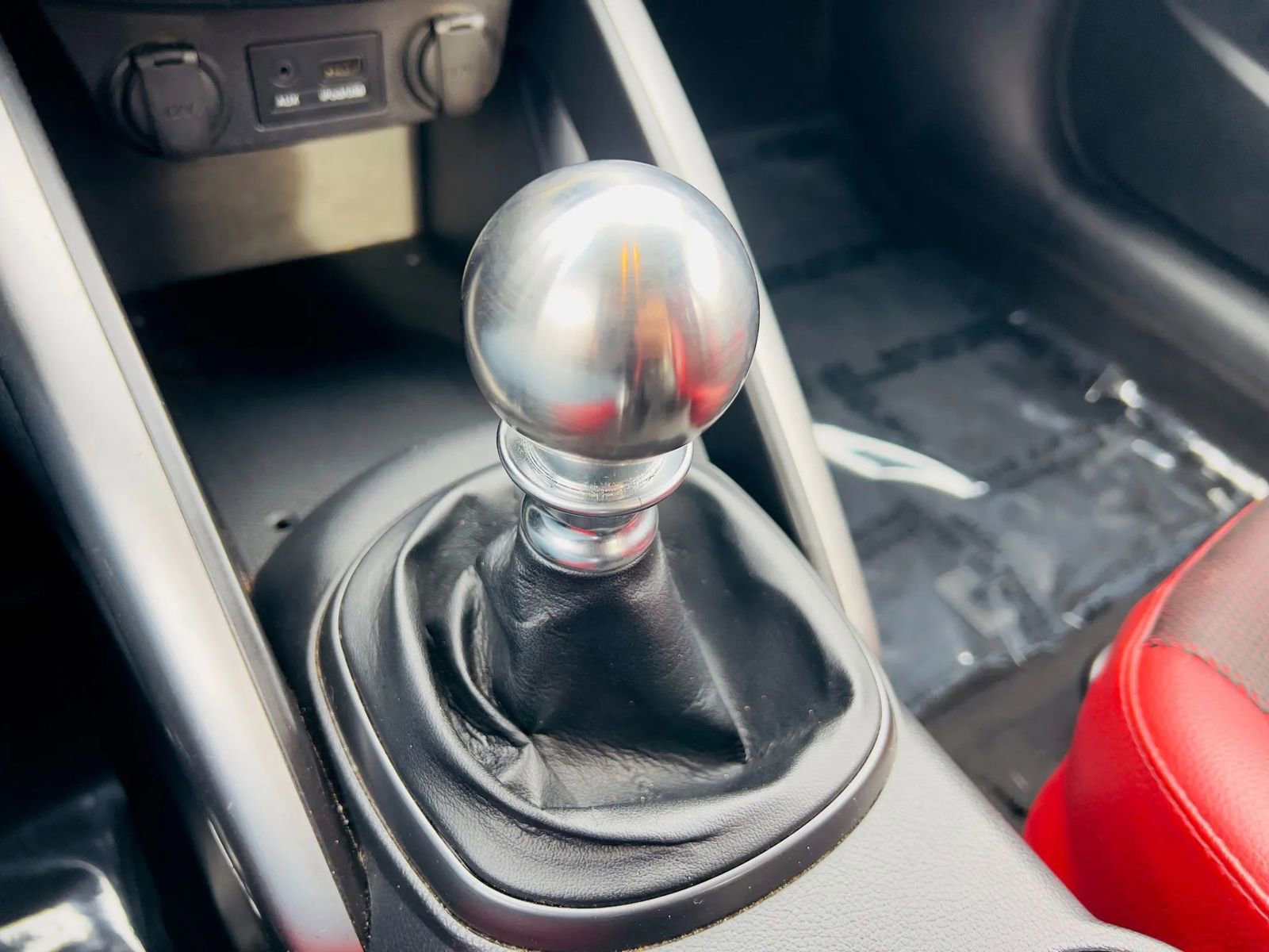 Used 2014 Hyundai Veloster Turbo R-Spec image 24