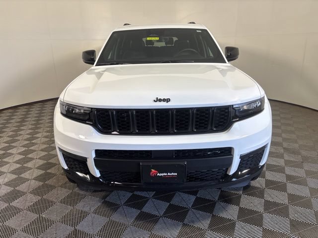 Used 2025 Jeep Grand Cherokee L Limited w/ Black Appearance Package AWD/4WD image 2