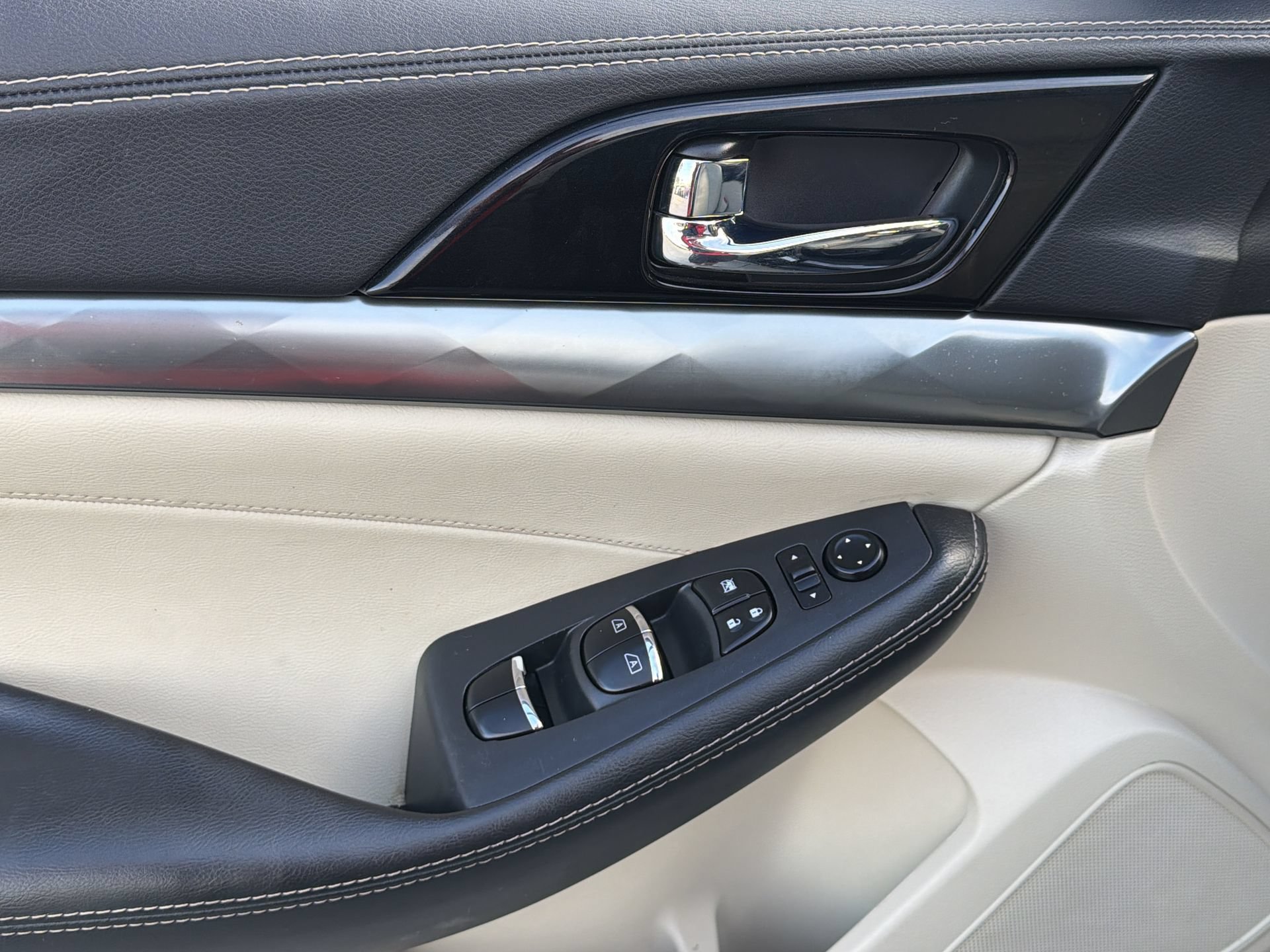 Used 2020 Nissan Maxima 3.5 SV w/ Floor Mat Group FWD image 13