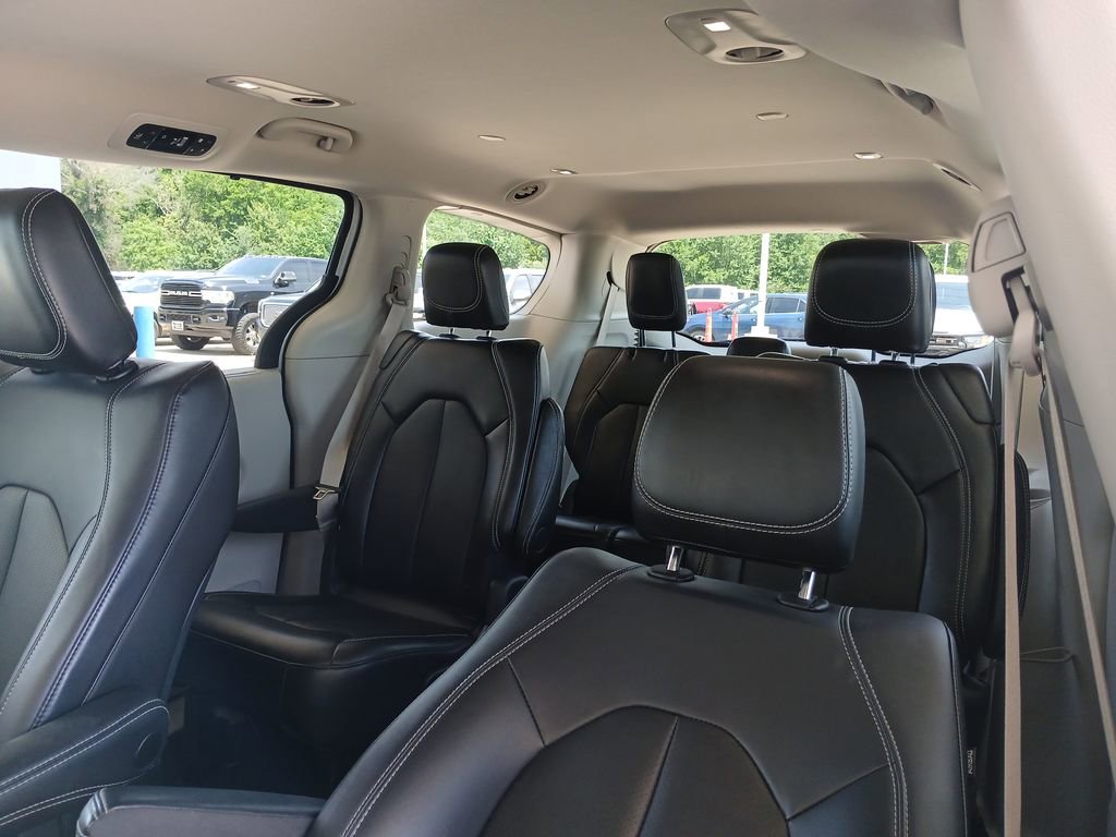 Used 2024 Chrysler Pacifica Touring-L FWD image 25