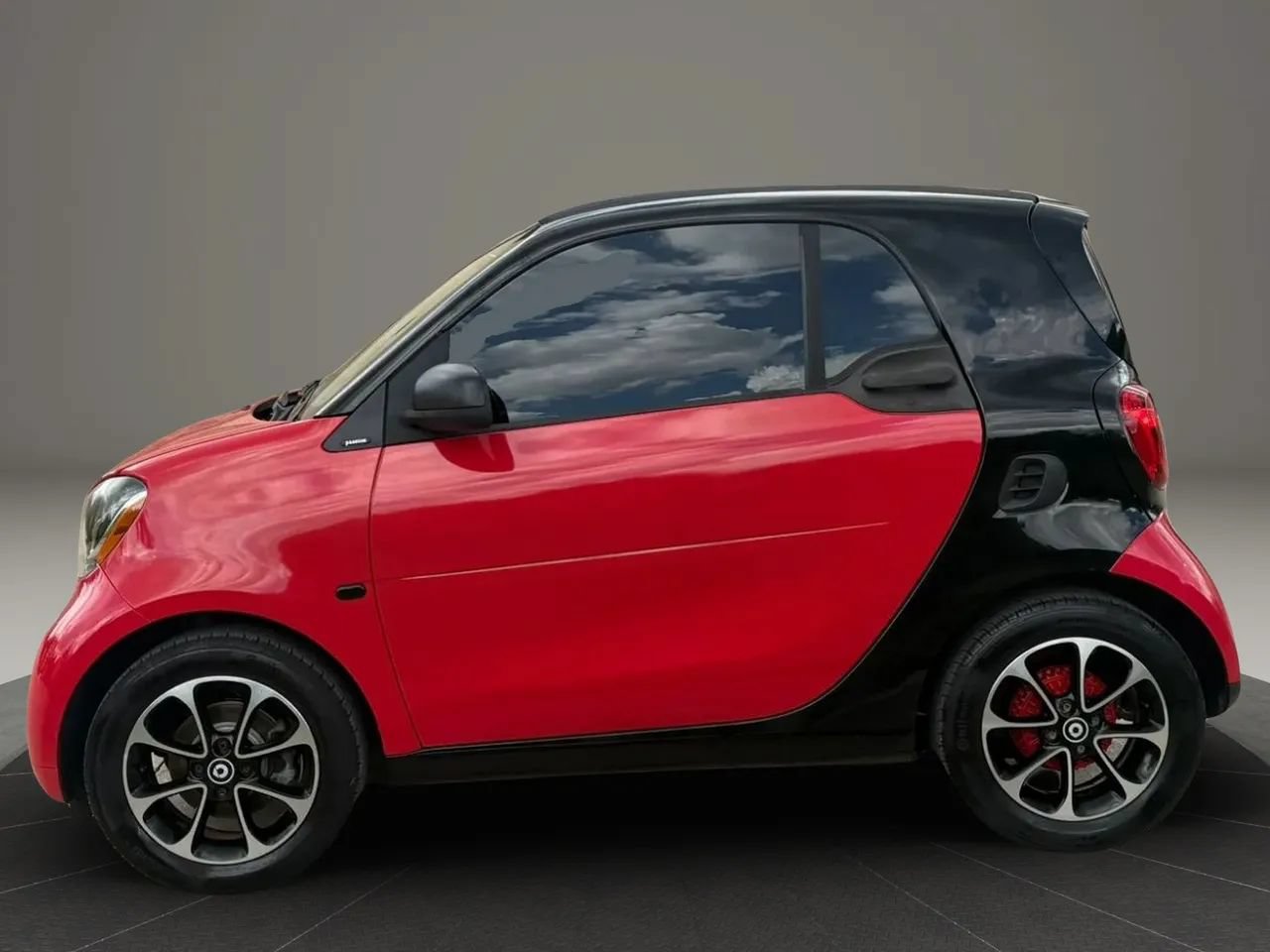 Used 2017 smart fortwo passion RWD image 6
