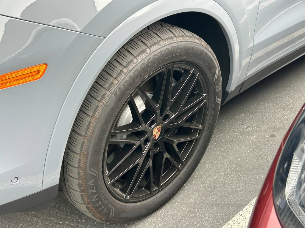 Used 2026 Porsche Cayenne E-Hybrid AWD/4WD image 3