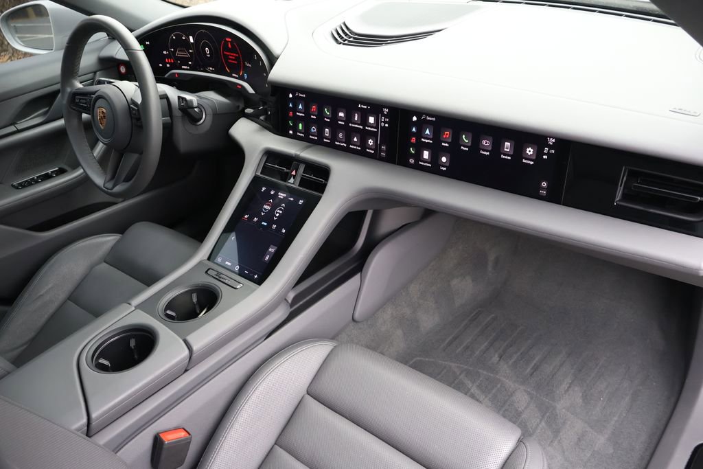 Used 2022 Porsche Taycan image 39