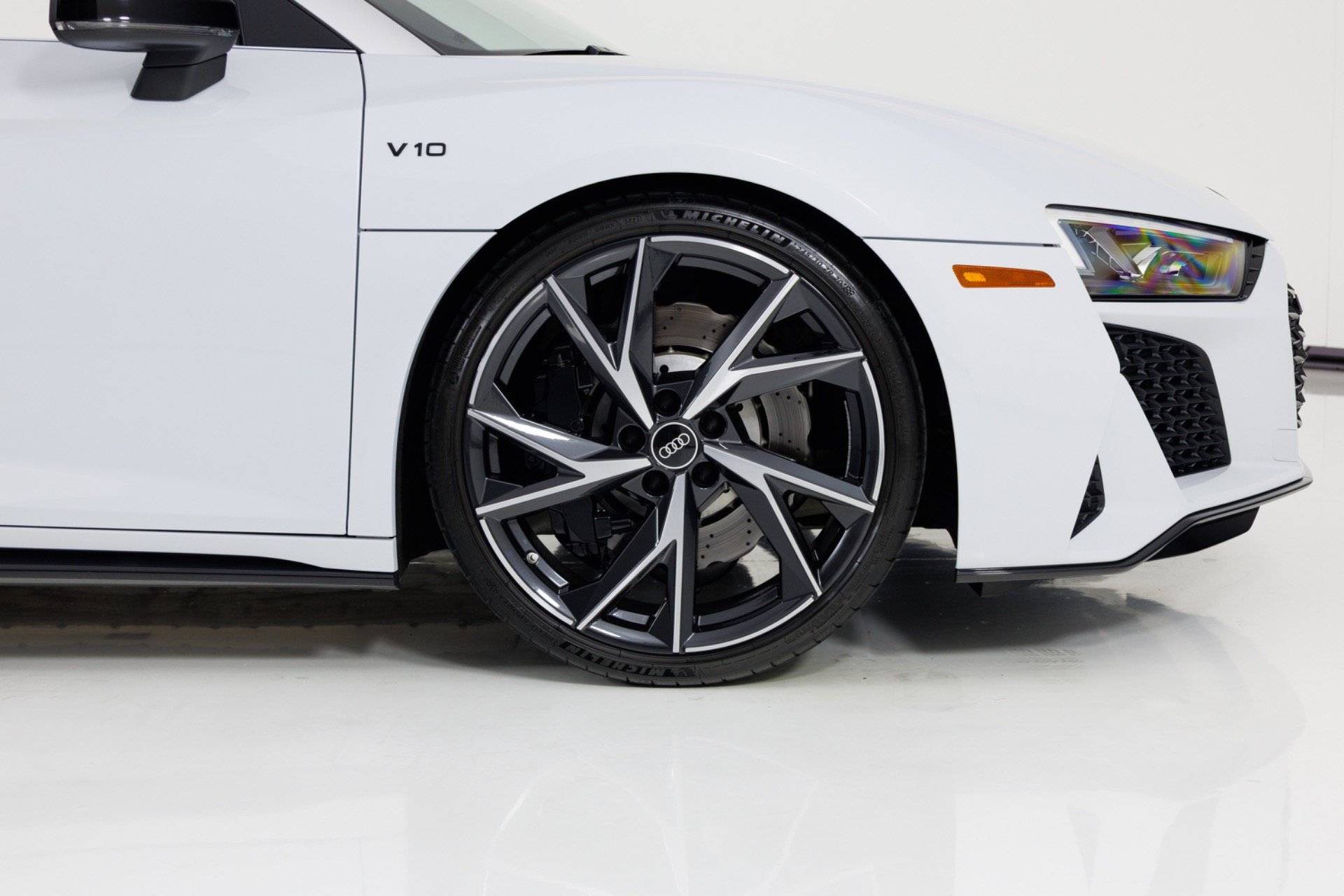Used 2022 Audi R8 V10 w/ Premium Package RWD image 14