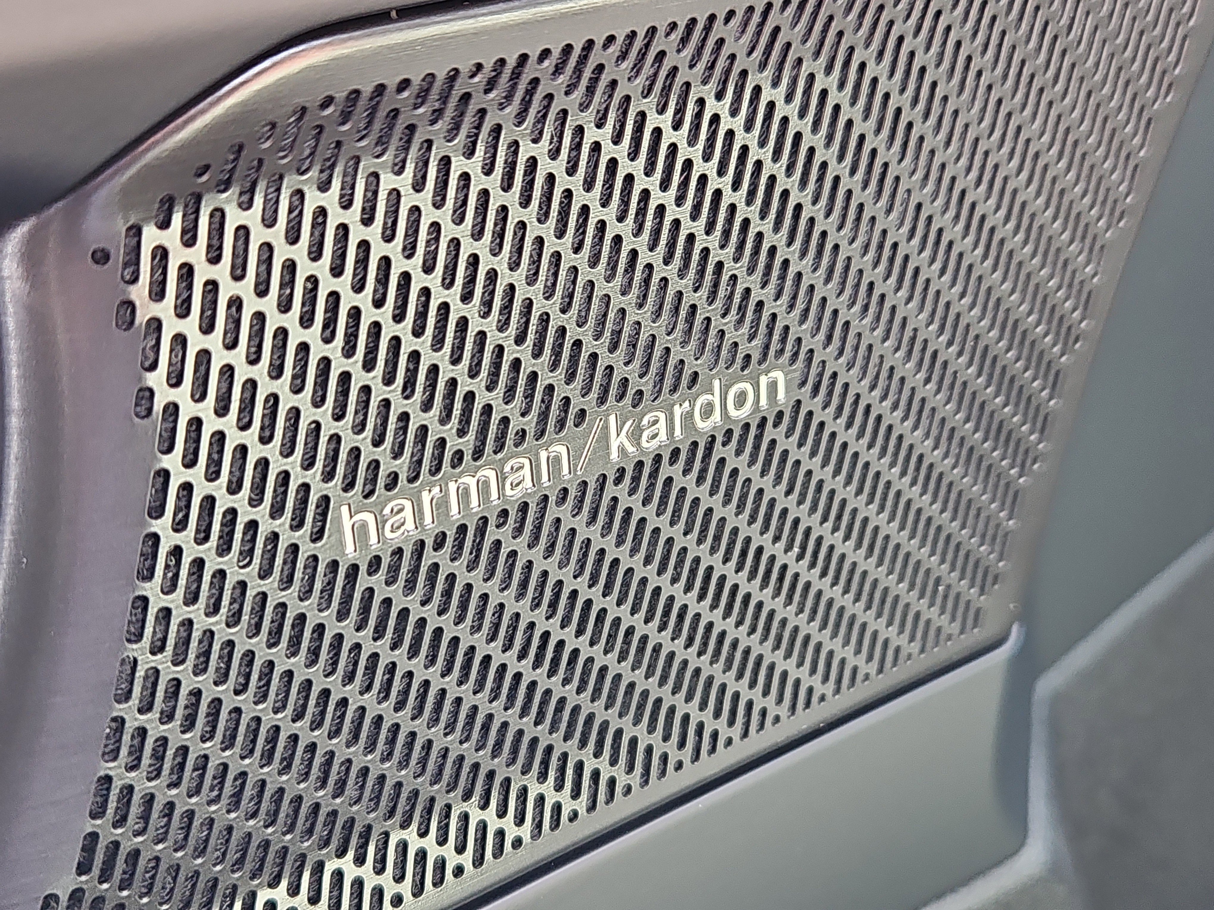 New 2026 Volvo XC40 B5 Ultra w/ Protection Package Premier image 9