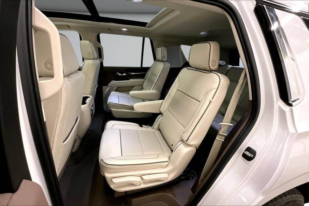 Used 2022 GMC Yukon Denali w/ Denali Premium Package AWD/4WD image 22