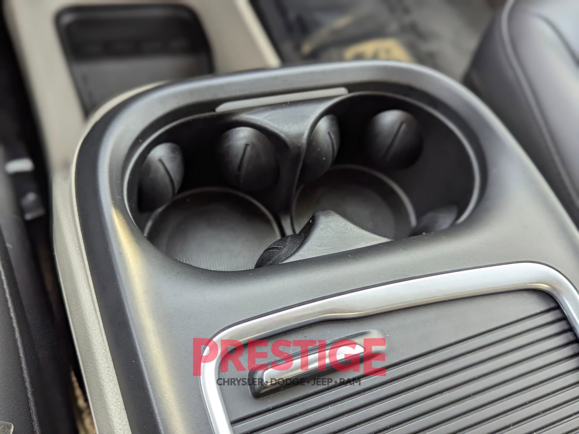 Used 2024 Chrysler Pacifica Select image 25