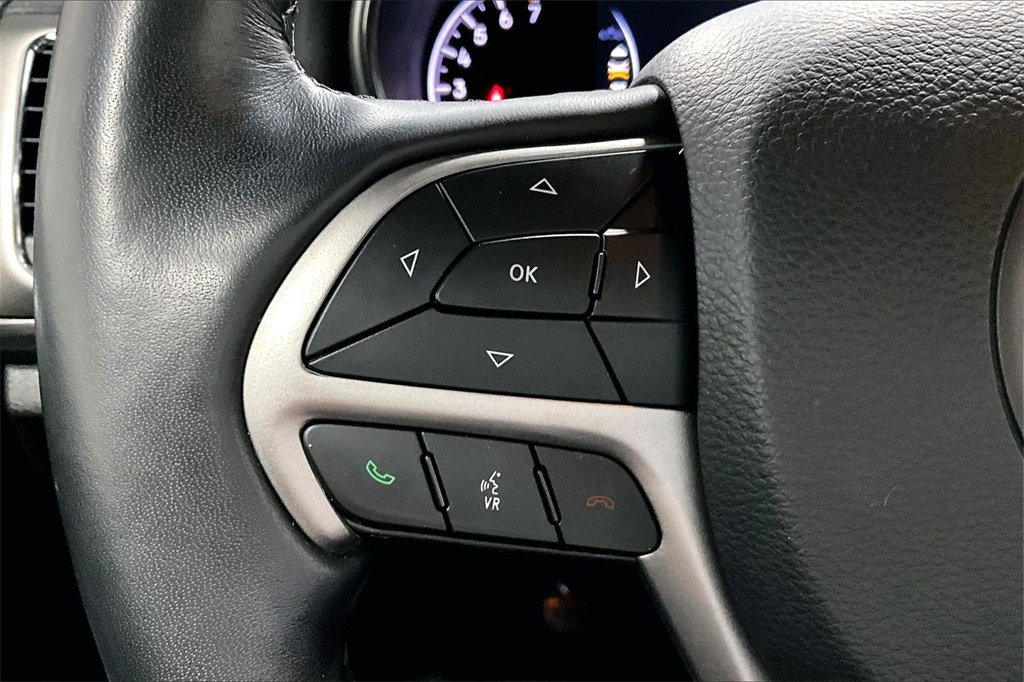 Used 2022 Jeep Grand Cherokee Laredo X image 12