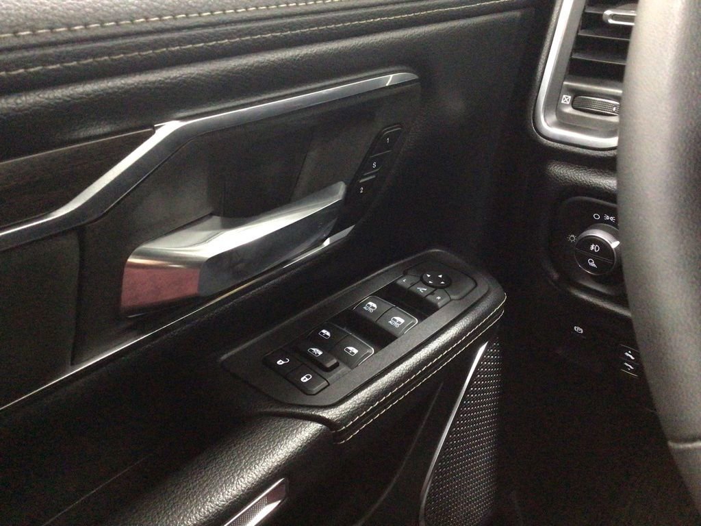 Used 2025 RAM 1500 Laramie image 15