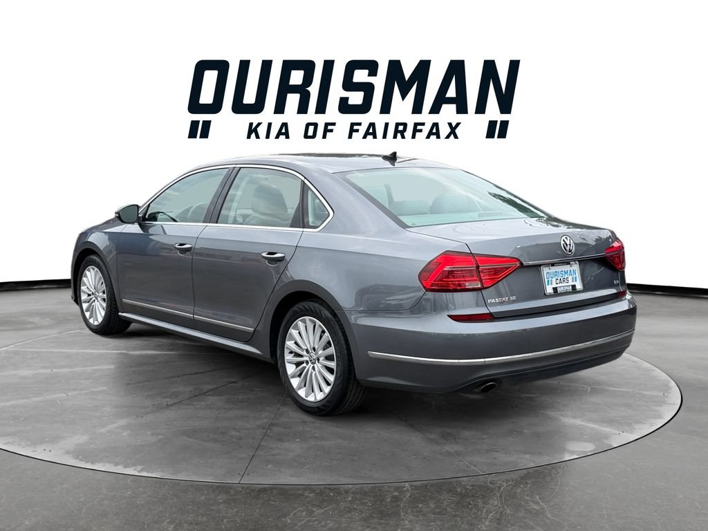 Used 2016 Volkswagen Passat 1.8T SE w/ Lighting Package FWD image 4