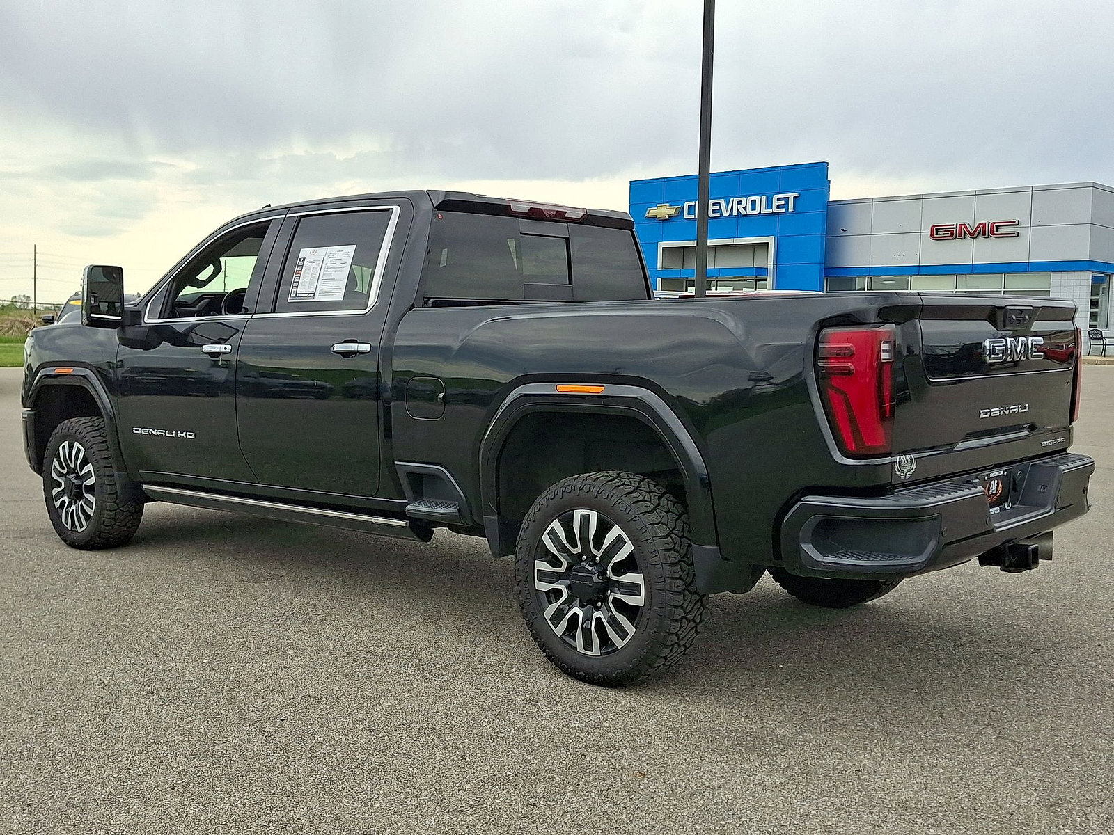 Used 2024 GMC Sierra 3500 Denali Ultimate AWD/4WD image 22