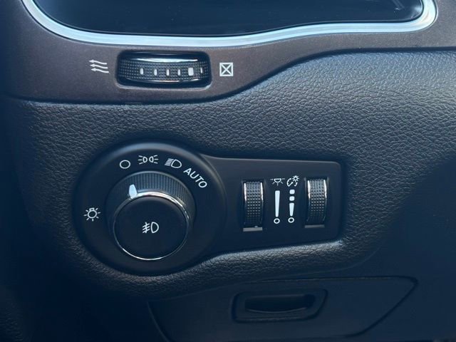 Used 2021 Jeep Cherokee Trailhawk w/ Trailer Tow Group image 37