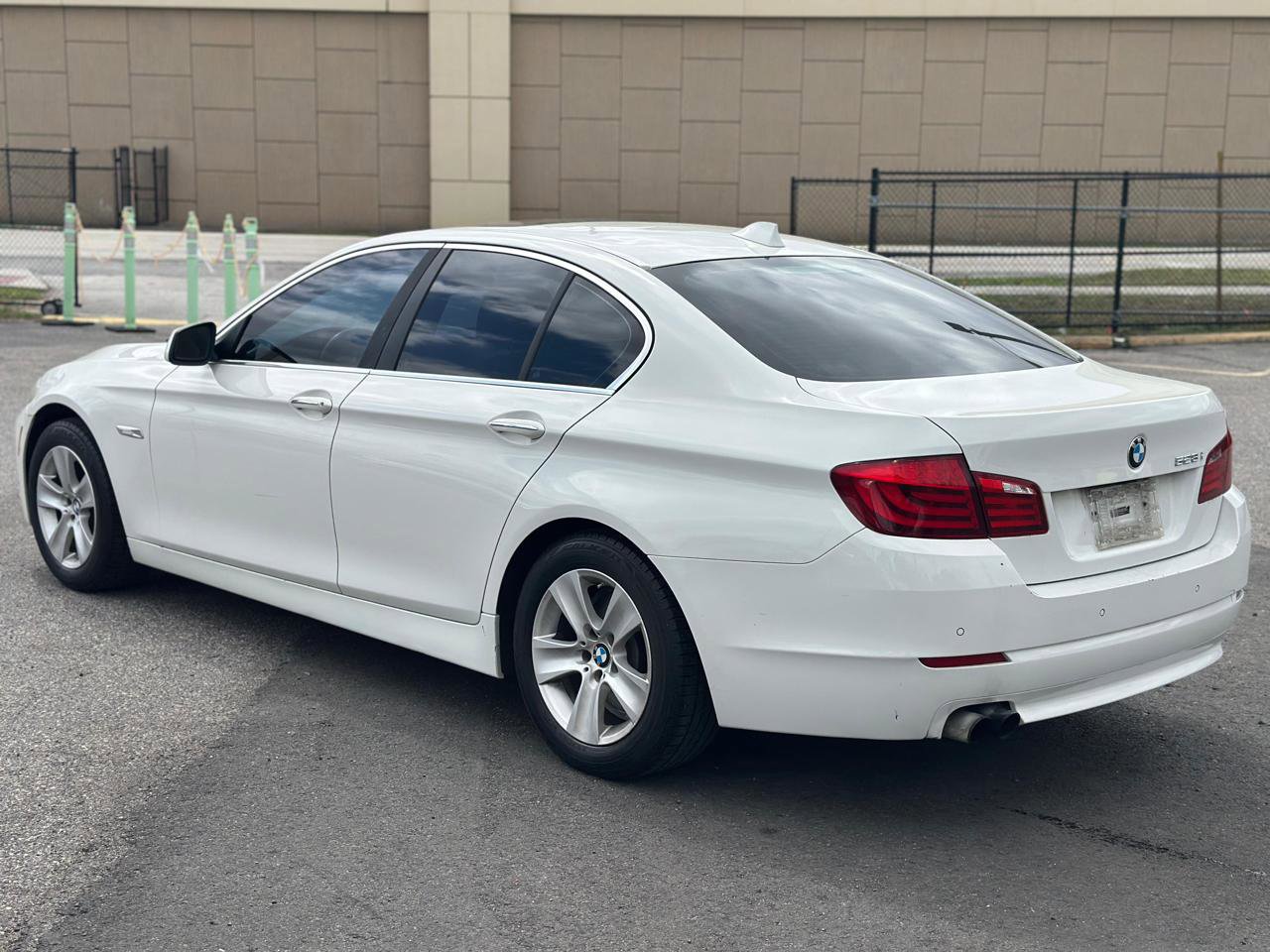 Used 2012 BMW 528i Sedan RWD image 4
