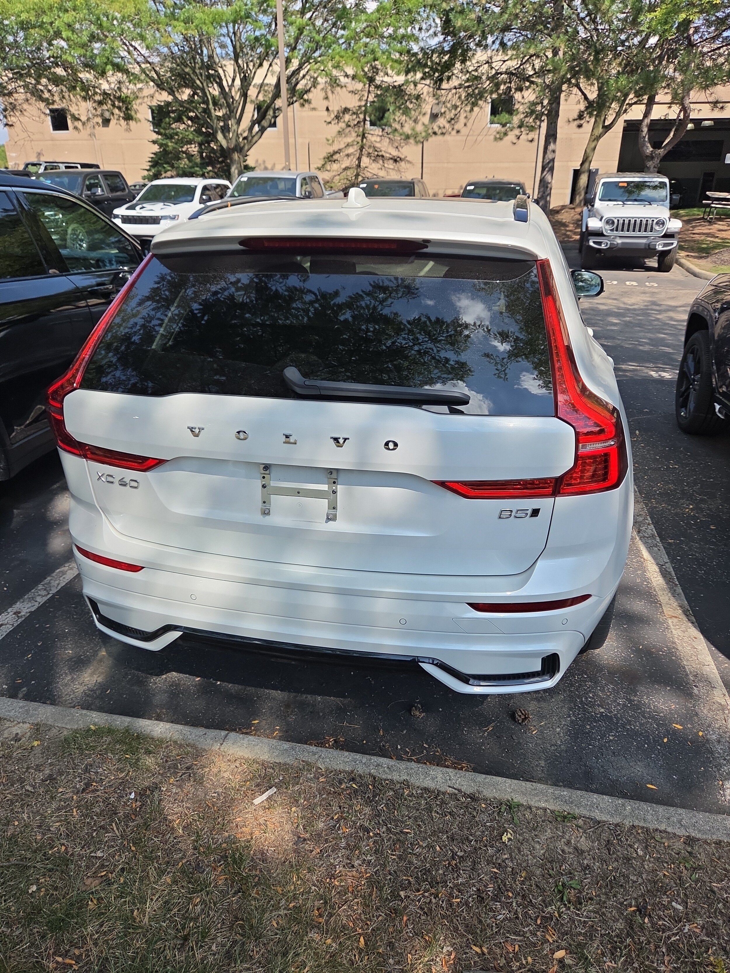 Used 2024 Volvo XC60 B5 Ultimate w/ Climate Package AWD/4WD image 5