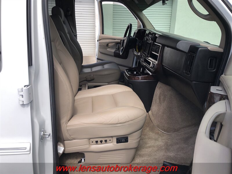 Used 2010 Chevrolet Express 1500 w/ Preferred Equipment Group RWD image 29