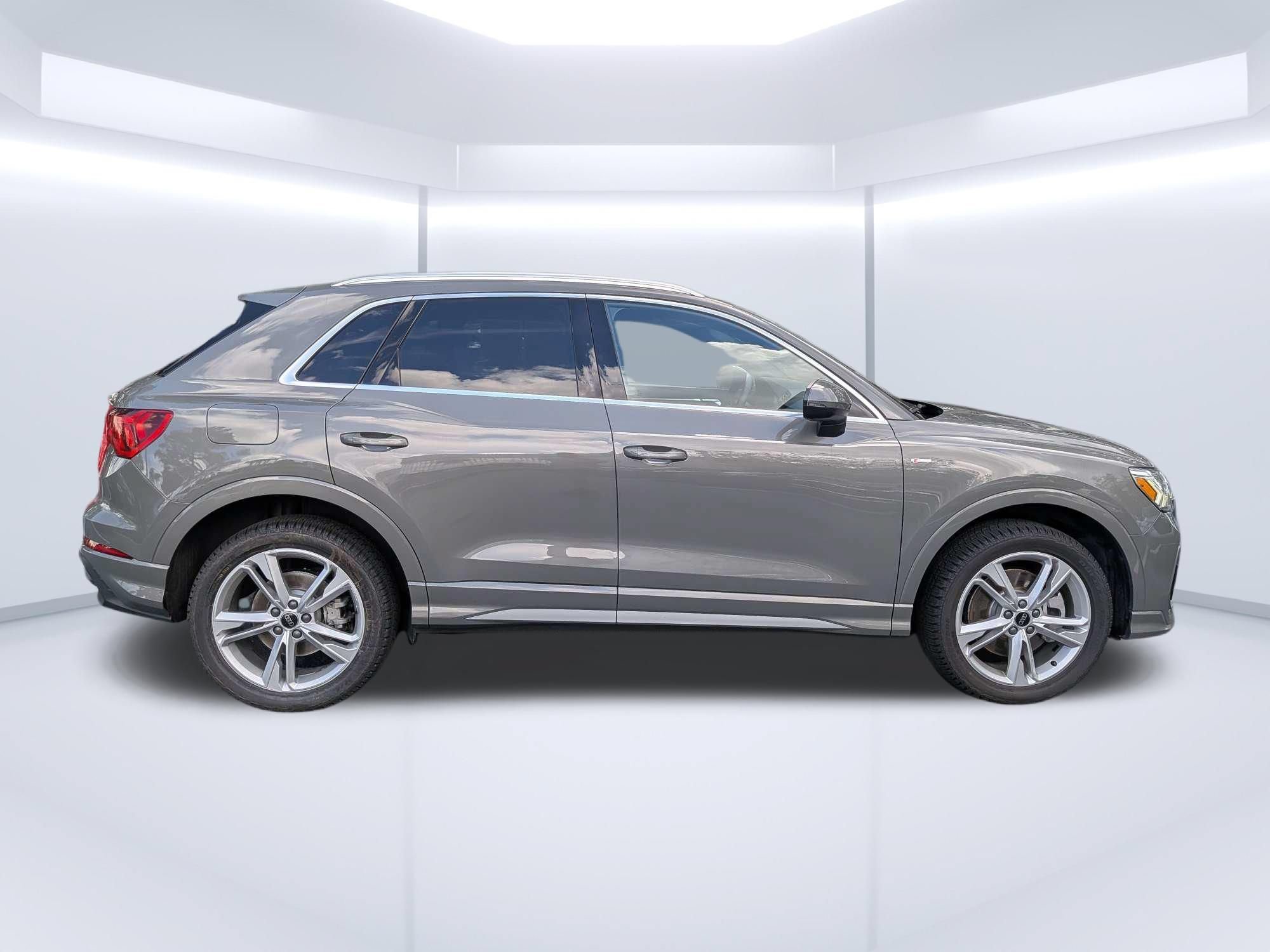 Certified 2025 Audi SQ5 Premium Plus w/ Premium Plus Package AWD/4WD image 2