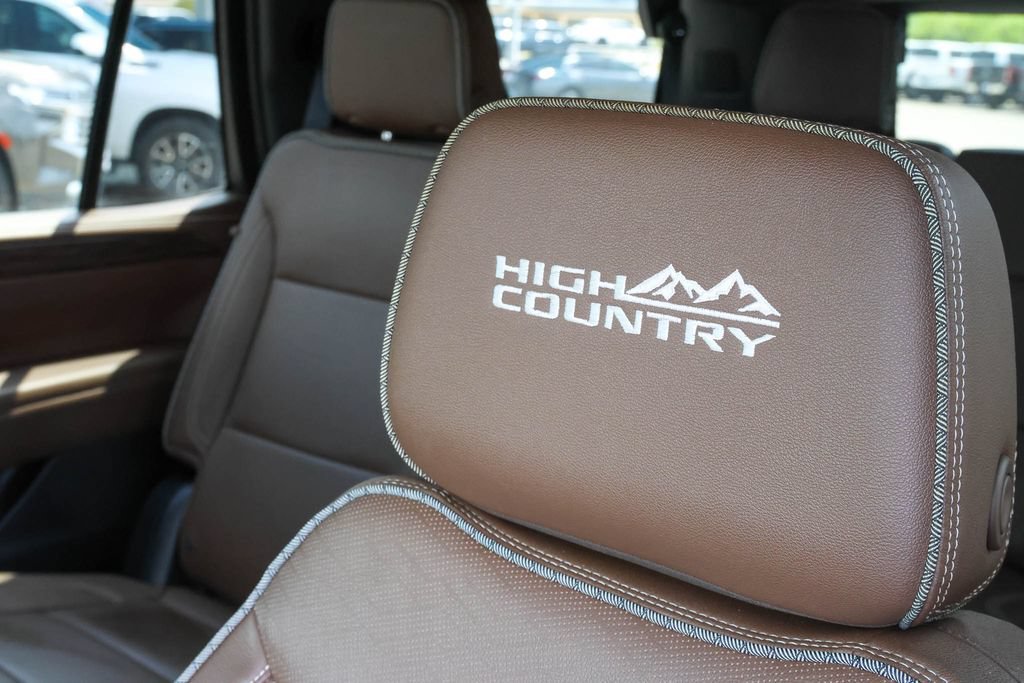 Used 2024 Chevrolet Tahoe High Country AWD/4WD image 16