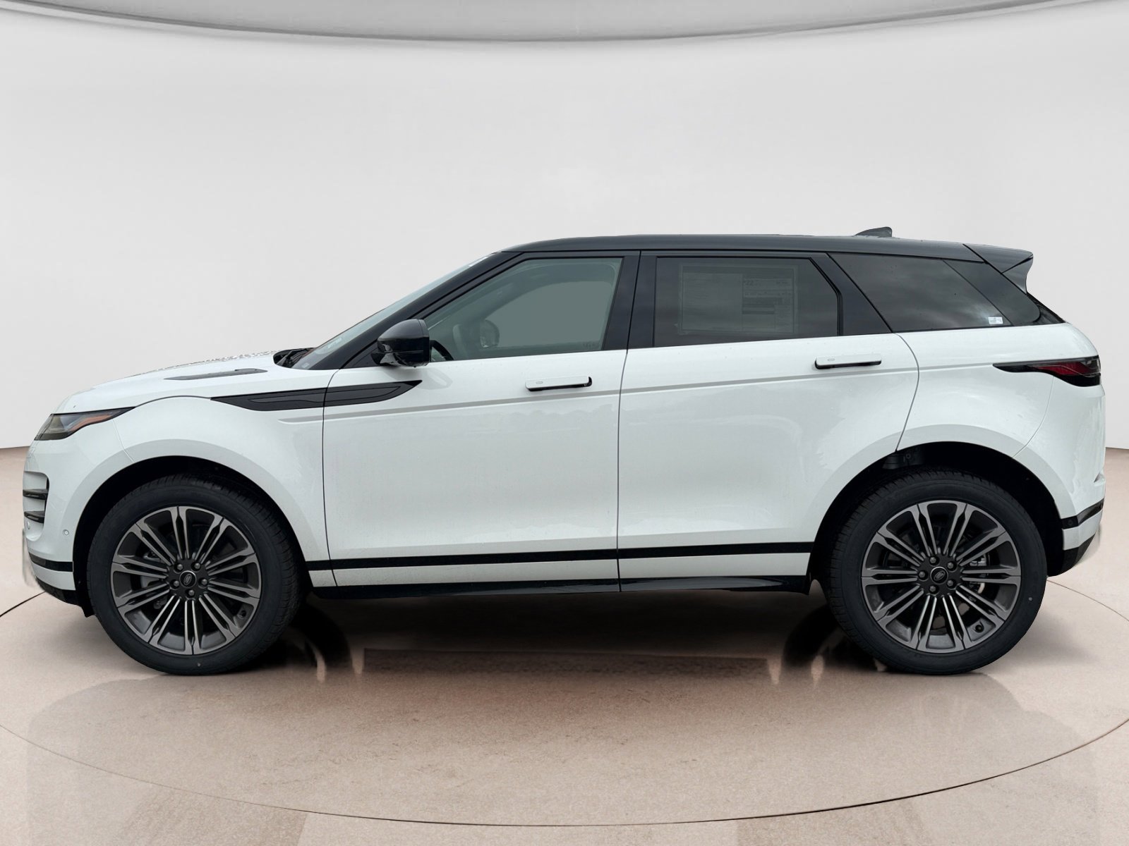 New 2026 Land Rover Range Rover Evoque Dynamic SE image 2